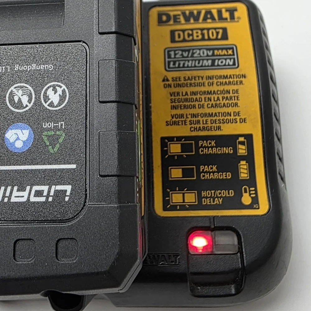 DCB107‎ DEWALT 12V/20V Max Lithium Battery Charger. Charger ONLY Used #0557